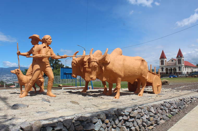 <em>Editar Noticia</em> Monumento al Boyeo y la Carreta Costarricense se inauguró en Escazú